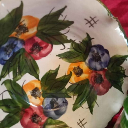 Hand-painted lavomano in beautiful colors like new