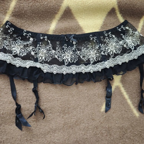 Black garter belt with embroidery and lace, like new