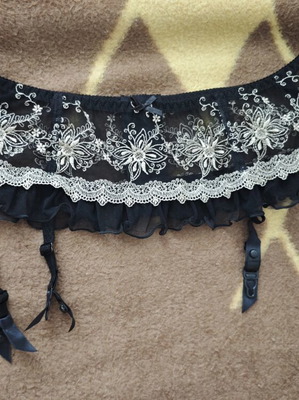 Black garter belt with embroidery and lace, like new