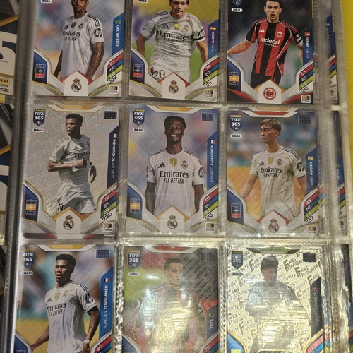 Adrenalyn XL FIFA 365 2026 άλμπουμ σχεδόν γεμάτο, σαν καινούργιο, 250+ κάρτες