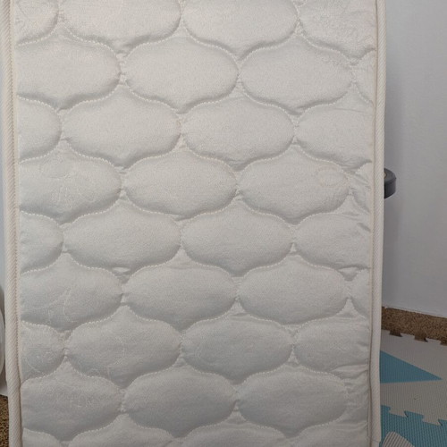 Cradle mattress with coconut fiber cover like new, anti-acari washable