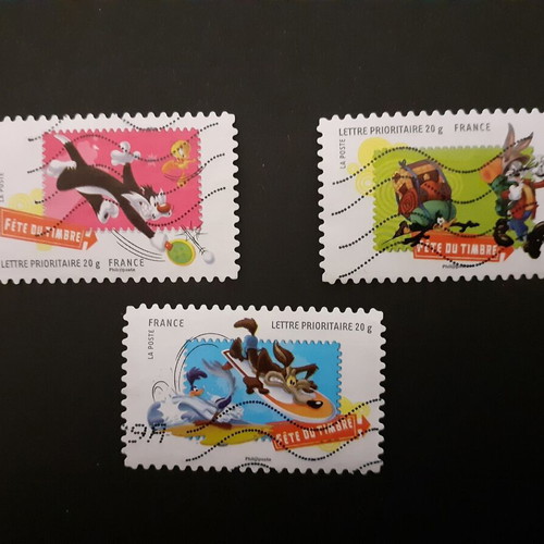 Looney Tunes stamp set of 3 like new (France)