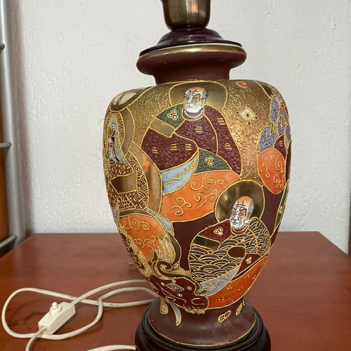 Chinese lamp vase new, embossed porcelain on wooden base 40x18