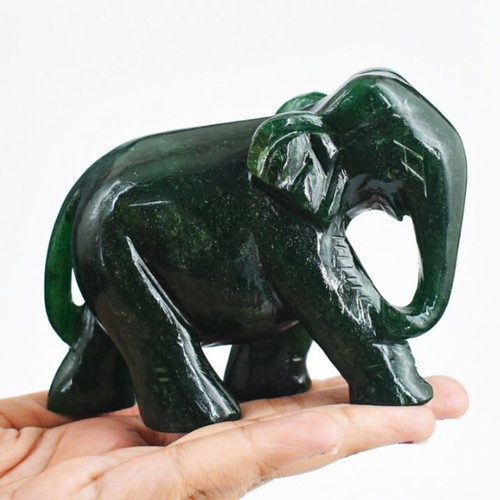 Jade Elephant Sculpture from India like new, hand-carved