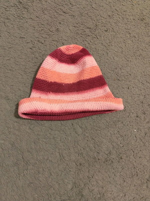 Women's knitted hat like new, pink and purple