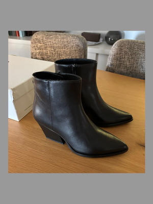 Кожени боти Pinko нови, номер 38, черни