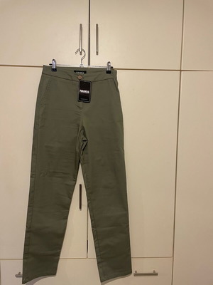 Jean-type pants new, khaki color, Paranoia size M