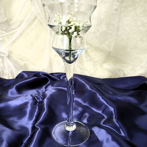 Impressive tall glass vase like new, decorative candle holder