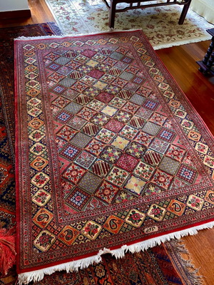Persian Bakhtiari Khesti rug like new with artisan signature