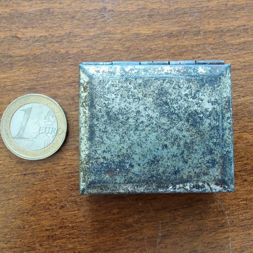 Vintage shaving razor used with detachable handle and original case