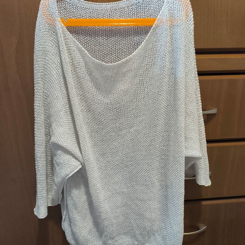 Pin Up white shiny pullover like new, small-medium