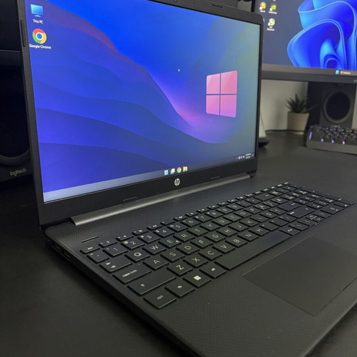 HP 15s-fq5040nq laptop with Intel Core i3-1215U, 16GB RAM, 256GB SSD, Windows 11
