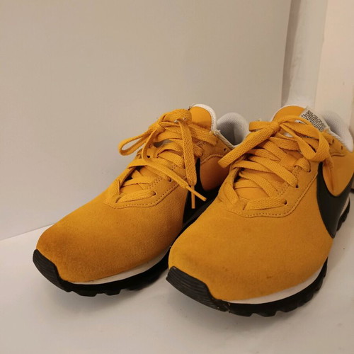Nike women's athletic shoes used size 39 yellow