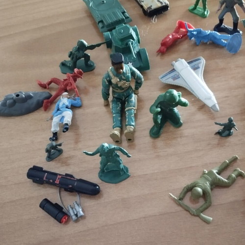 Military figures and vehicles like new