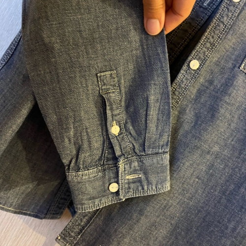 Levi’s denim shirt size S like new