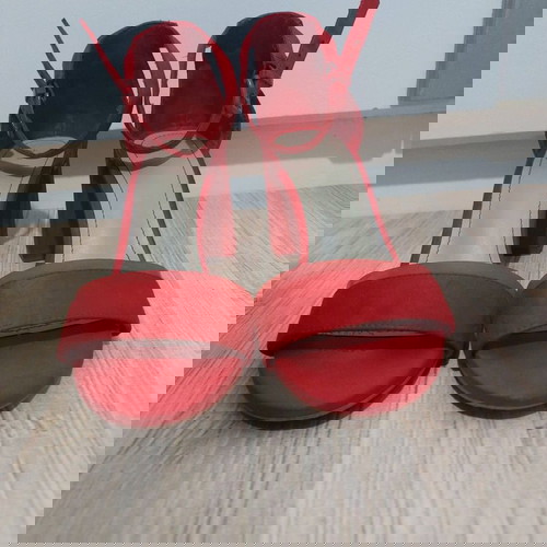 Κόκκινα πέδιλα