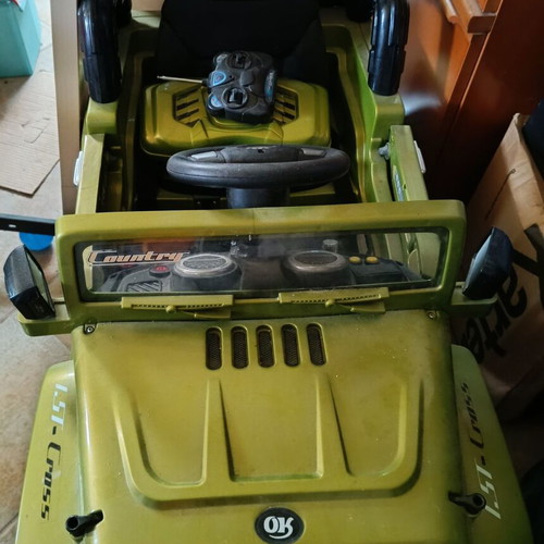 Electric Kids Ride-On Car like new with remote control