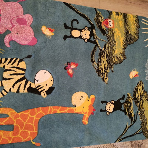 Children's rug like new with dimensions 1.60x2.30 m