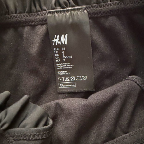 H&M swimsuit size 32 like new, black