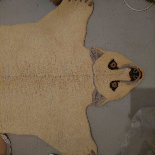 Small wool rug bear like new