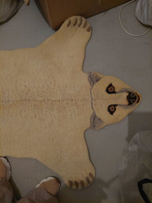Small wool rug bear like new