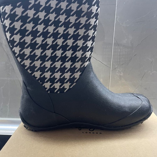 Columbia women's waterproof boots size 39 new, black white