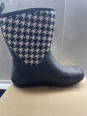 Columbia women's waterproof boots size 39 new, black white