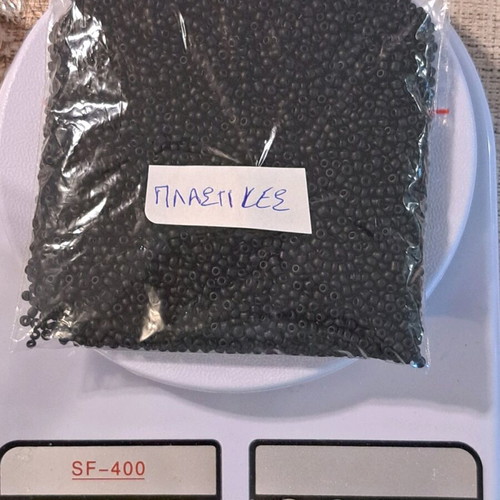 Plastic beads black 225g like new