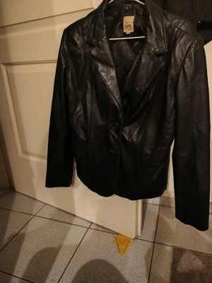 Lapel leather jacket size XL like new, black