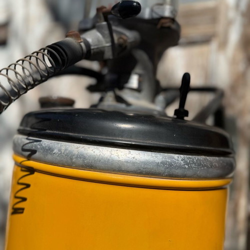 Rolli D6/5A Horn Flensburg oil and gasoline pump like new with glass container