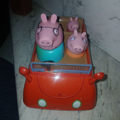 Peppa Pig car with figures