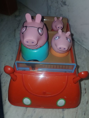 Peppa Pig car with figures