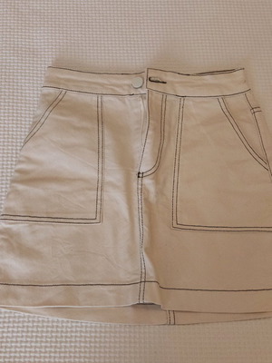 Zara mini skirt like new, size XS, black and white