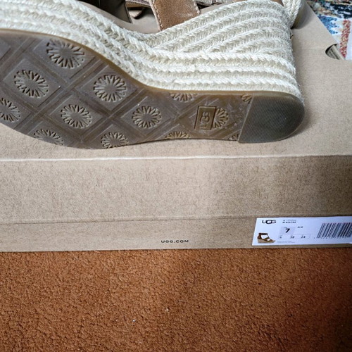 Ugg Kolfax σανδάλια 38 νούμερο σαν καινούργια, καλοκαιρινά