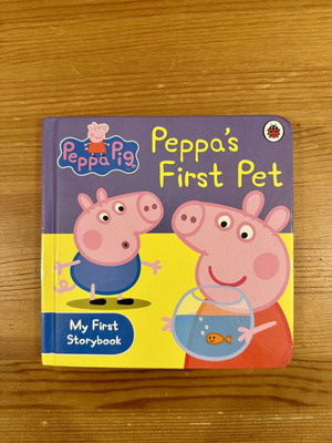 Peppa Pig: Peppa's First Pet English children's book like new