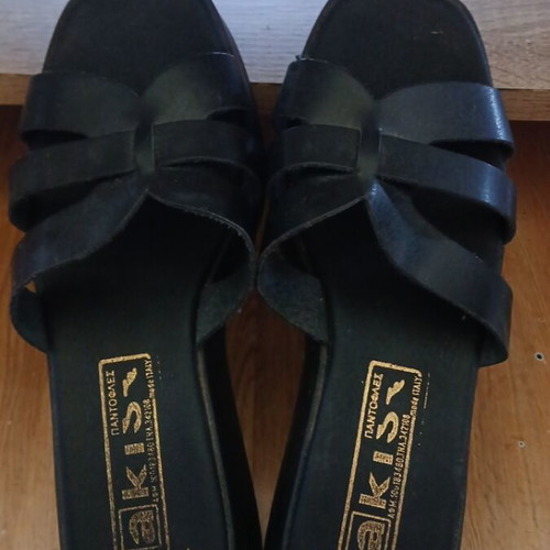 Kiss Kriss black plastic sandals like new, size 38