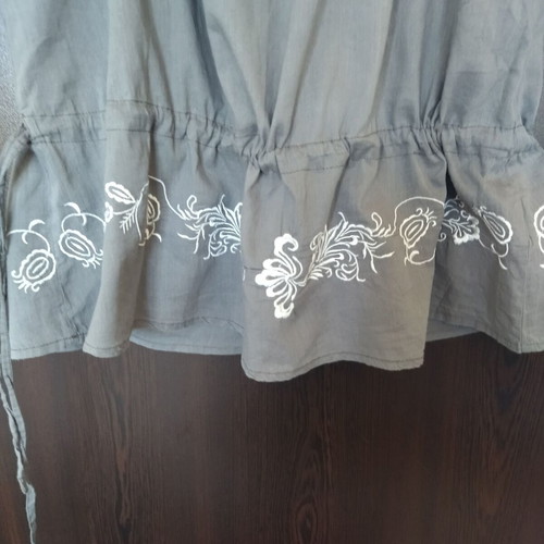 Caroll women's shirt like new, gray with white embroidery, size XL