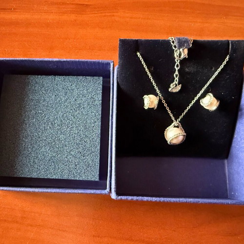 Swarovski set necklace and earrings with opal silver color, like new
