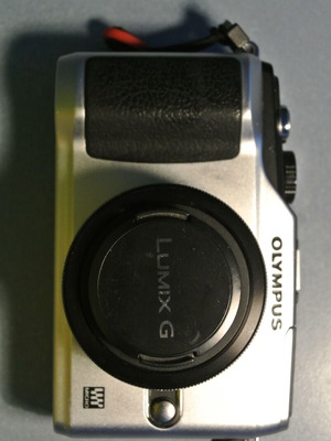 Olympus EPL2 φωτογραφική μηχανή και φακός Lumix 12-32 σαν καινούργιο, micro four thirds