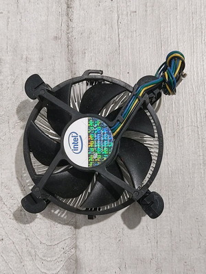 Socket 775 cooler used with fan for processors