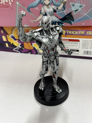 Ultron figure from Marvel like new