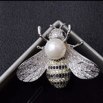 Women's bee brooch new, silver color