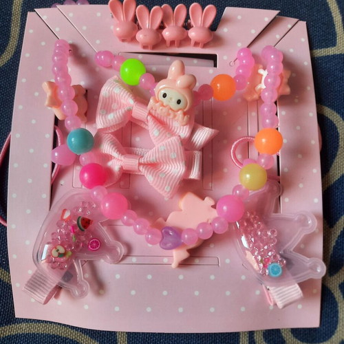 Complete children's jewelry set with necklace, hair clips, and bows
