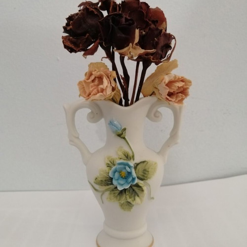 Porcelain vase with dried roses like new, 1986 vintage