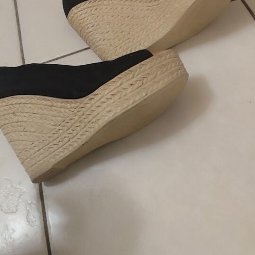 Steve Madden black peep-toe espadrille platform shoes like new