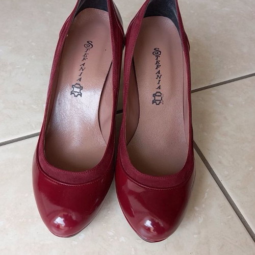Stefania patent leather shoes burgundy new, size 39