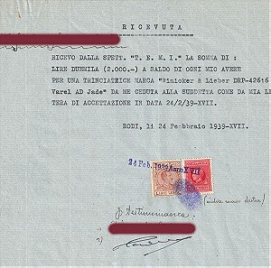 Απόδειξη Αγοράς Προϊόντος από την Καπνοβιομηχανία Τ.Ε.Μ.Ι, Rodi Egeo 1939, με 2 Χαρτόσημα Ιταλικά και με Ιδιαίτερη σφράγιση-ακύρωση-υπογραφή (διακρίνετε δακτυλικό αποτύπωμα επάνω στα χαρτόσημα).