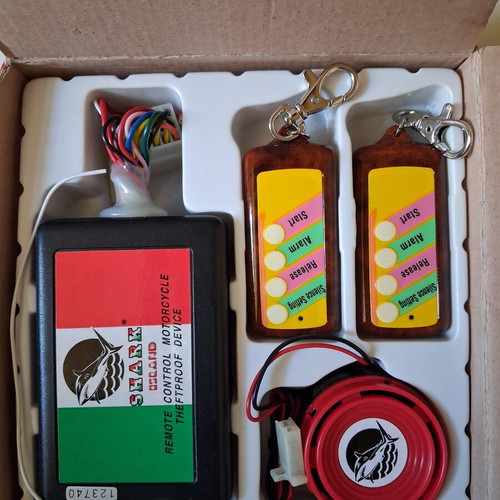 Shark Island motorcycle alarm with 2 remote controls new