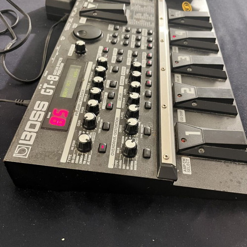 Boss GT-8 multi-effects pedal like new with bag and original power supply