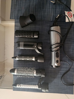 Electric hair brush 1000W with multiple styling attachments